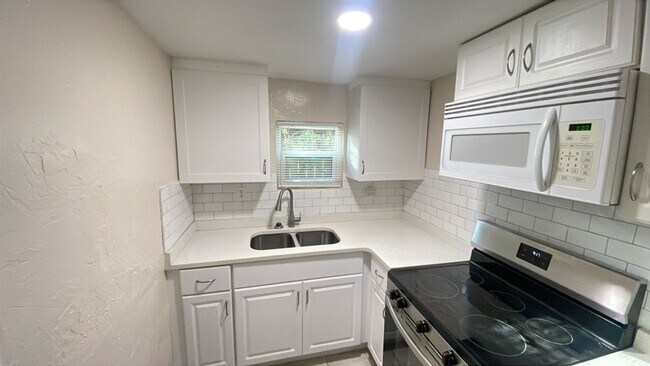 Building Photo - 125 Palm Pl