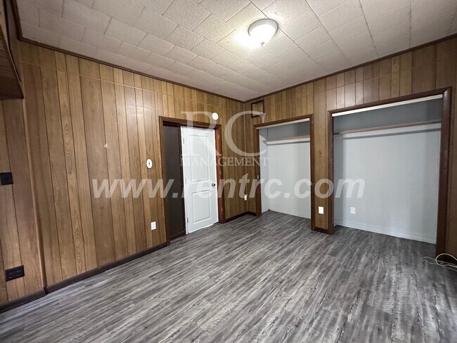 Building Photo - 106 Wisconsin-