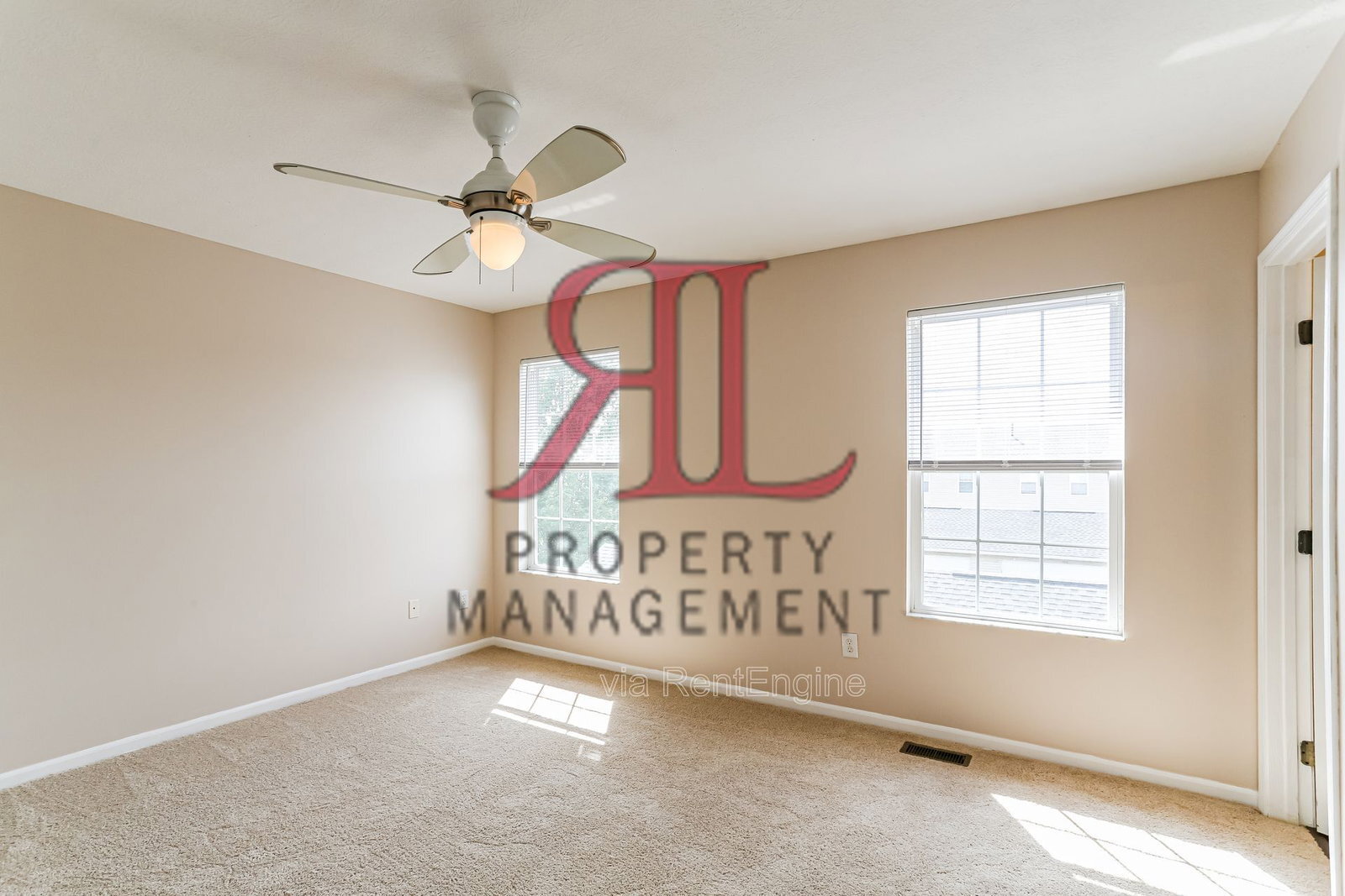 Building Photo - 323 Oxford Oak Dr