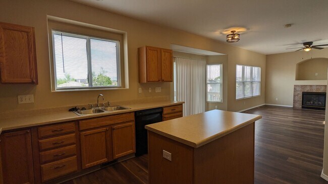 Building Photo - TWO STORY WITH FINISHED WALKOUT BASEMENT A...