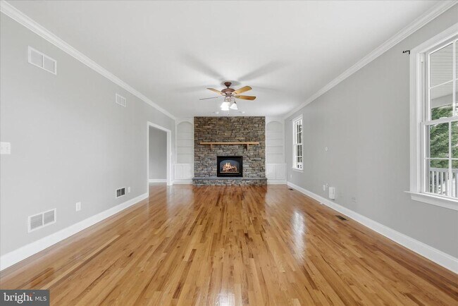 Building Photo - 102 Bramble Ct