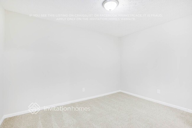 Building Photo - 3260 Redona Dr