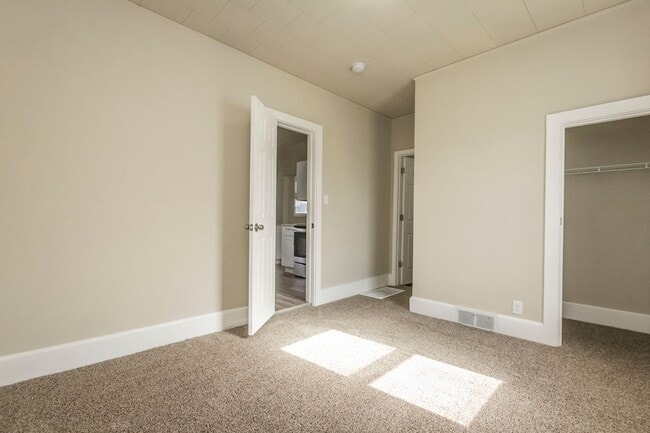 Building Photo - 3 Bedroom 2 Bathroom Fully Remodeled