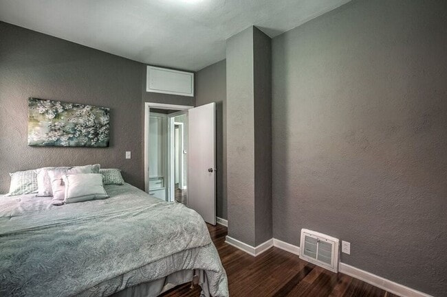 Building Photo - Newly Remodeled 1 Bed, 1 Bath House in Tre...