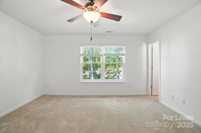 Building Photo - 15554 Stronvar House Ln