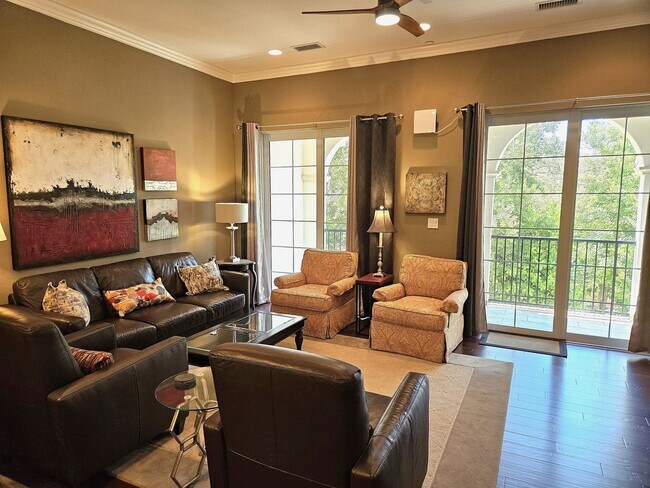 Building Photo - Seasonal Short-Term 2 Bedroom, 2.5 Bath Multi-Level Condo with Balcony and Patio located on Venic...