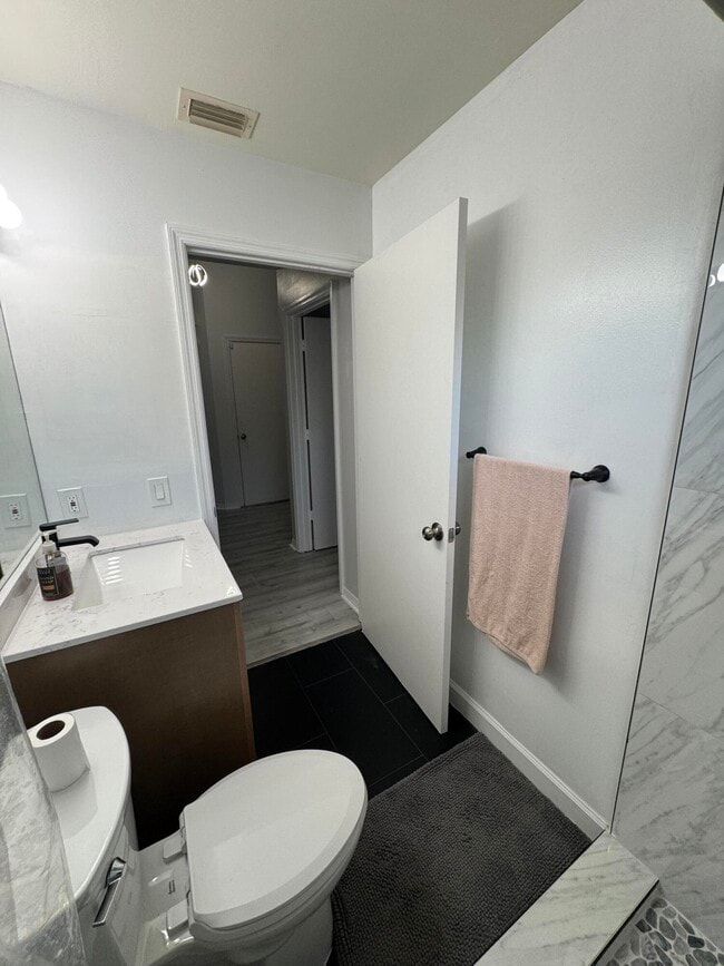 Building Photo - 1371 Thornbank Ln