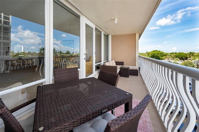 Building Photo - 4020 Galt Ocean Dr
