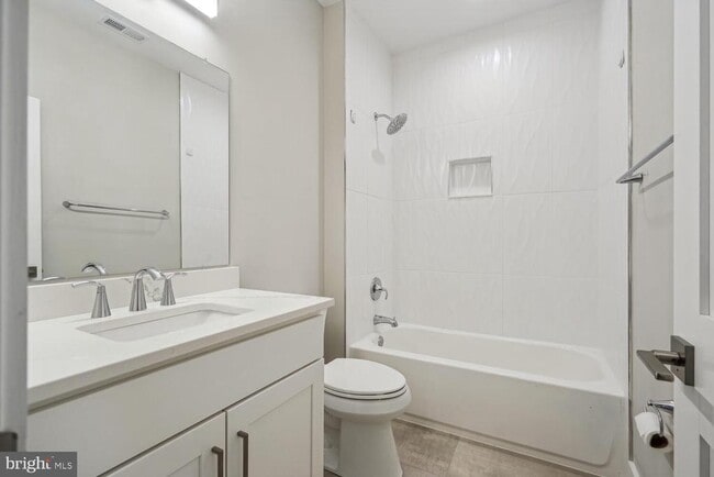 Building Photo - 1553 Rivertown Pl
