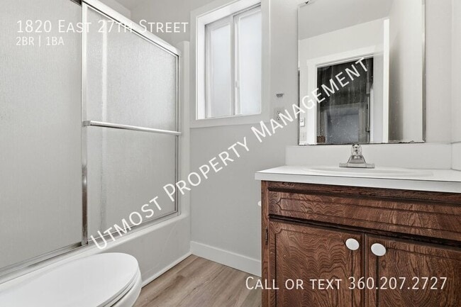 Building Photo - 1820 E 27th St