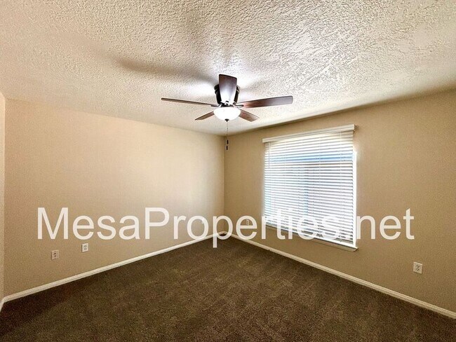 Building Photo - 15601 Sultana St