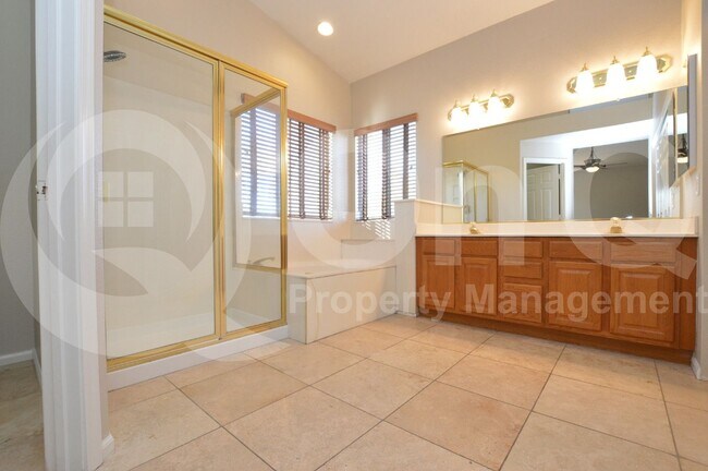 Building Photo - 2125 E Nantuckett Dr