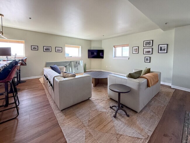 Building Photo - 525 W Lafayette Blvd