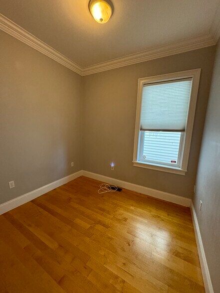 Building Photo - 152 H St