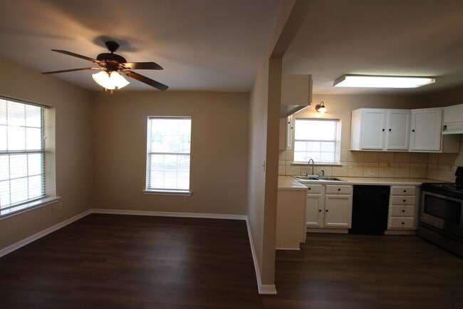 Building Photo - Adorable 2 Bedroom 1 Bath Home in West Tyler! Available now!