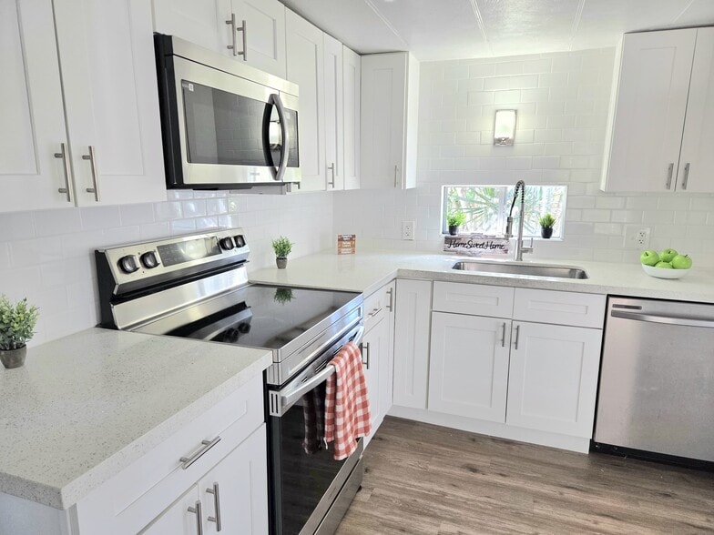 Kitchen - 2050 SW 83rd Ter