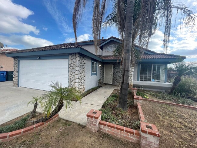 Building Photo - Orangecrest Pool Home!