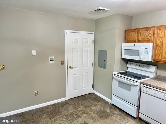 Building Photo - 531 W Penn Ave