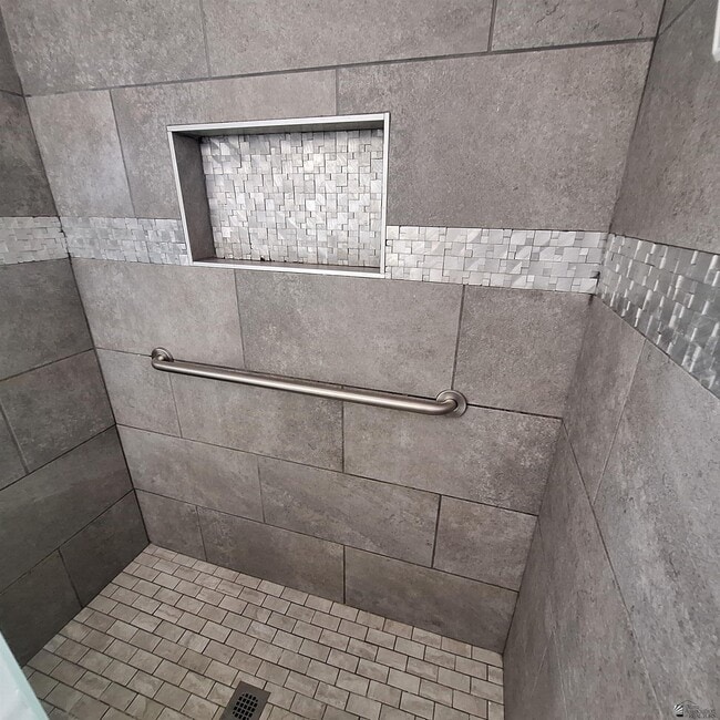 Building Photo - 2755 S 17th Ave