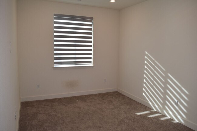 Building Photo - 3278 Sidney Way