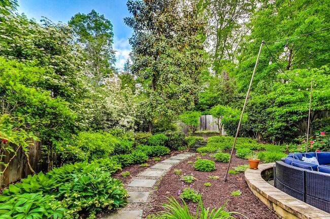 Building Photo - COMING SOON - Stunning 4 bed + 2 full & 2 1/2 bath Classic in NW DC