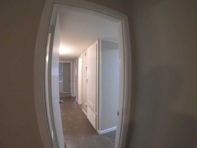 Building Photo - 3256 Suncrest Dr