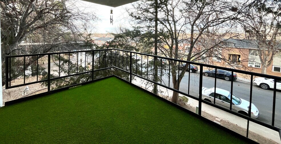 Building Photo - 2375 S Linden Ct