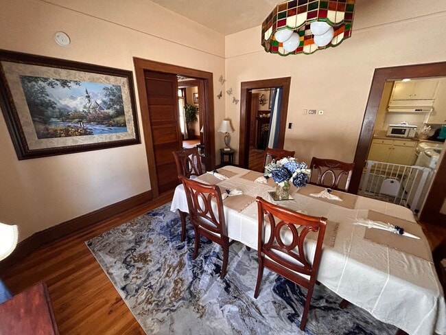 Building Photo - Lovely Historical Home