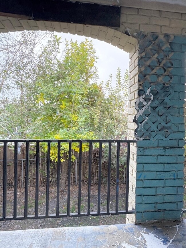 Building Photo - 6200 W Tidwell Rd