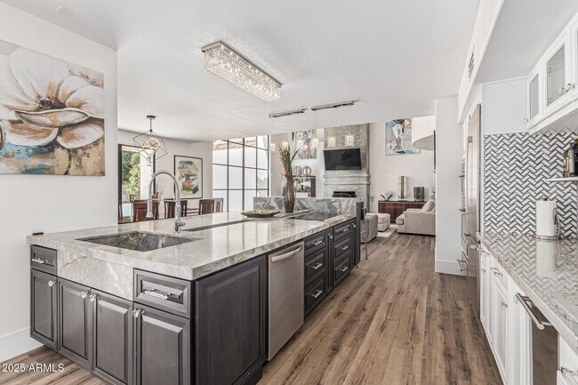 Building Photo - 10113 E Topaz Dr