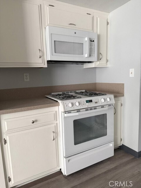 Building Photo - 936 Pinion Dr