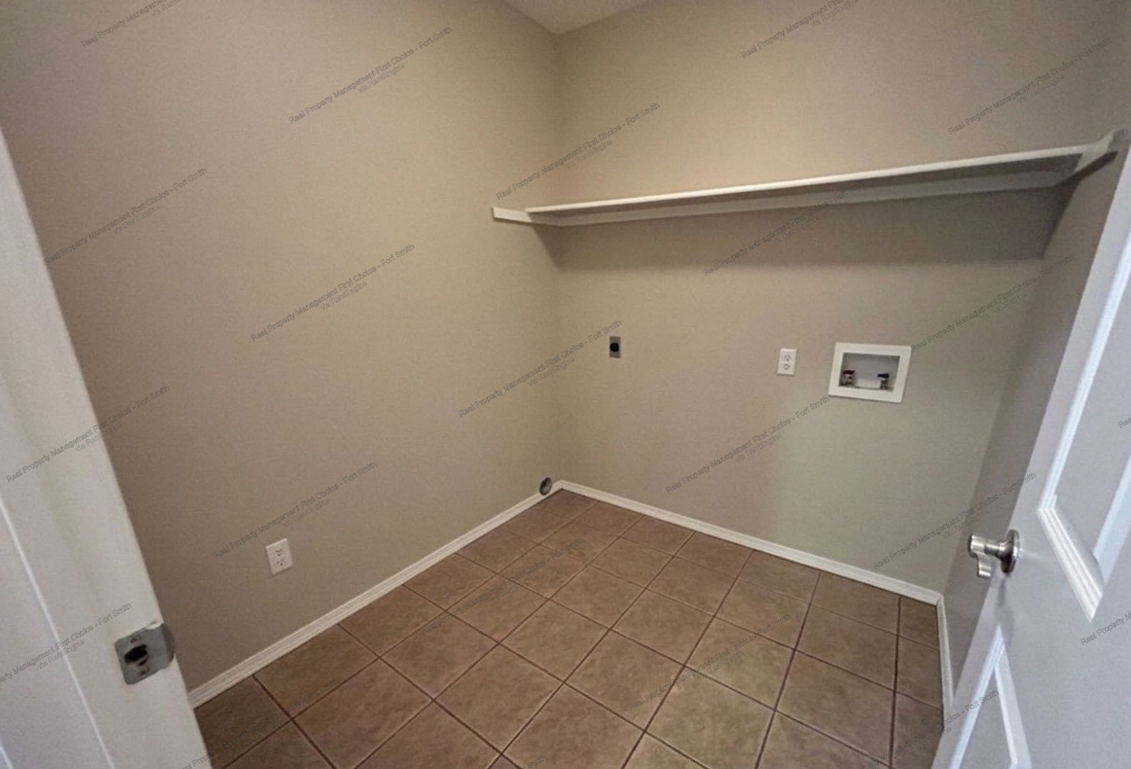 Building Photo - 1475 E Gate Dr