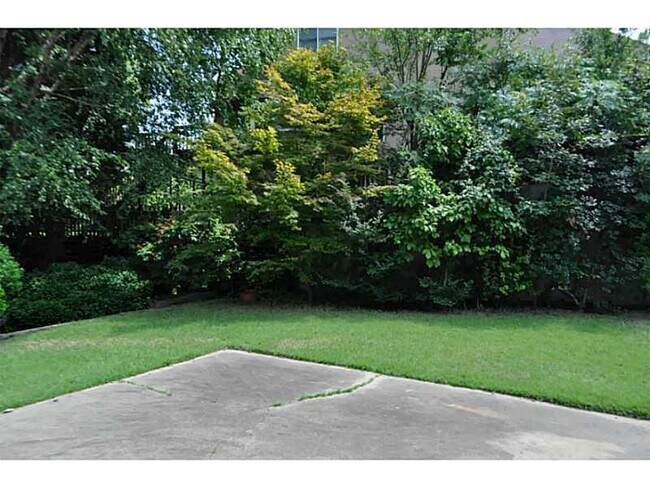 Building Photo - 2702 Bridgegate Cove NE