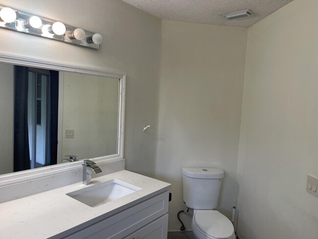 Building Photo - 6508 Via Regina