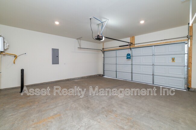 Building Photo - 5163 Runnerstone Rd