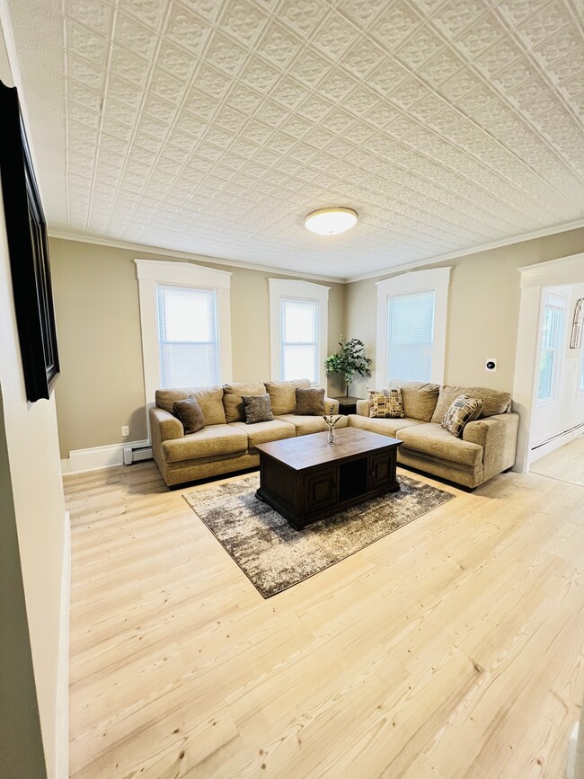 Building Photo - 94 Lincoln St