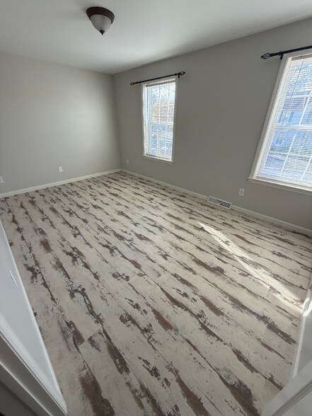 Building Photo - 48 Laurel Dr