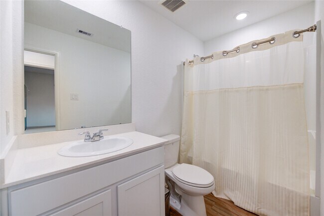 Building Photo - 3110-3110 Spanish Oak Ln