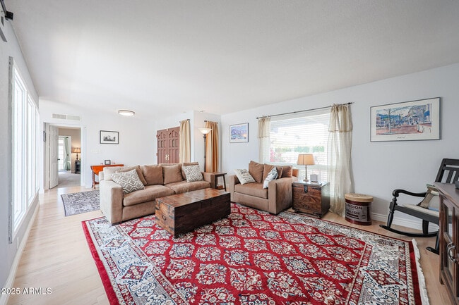 Building Photo - 601 E Forest Hills Dr