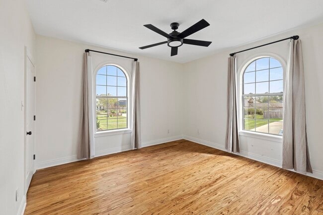 Building Photo - 4329 Edgewater Dr