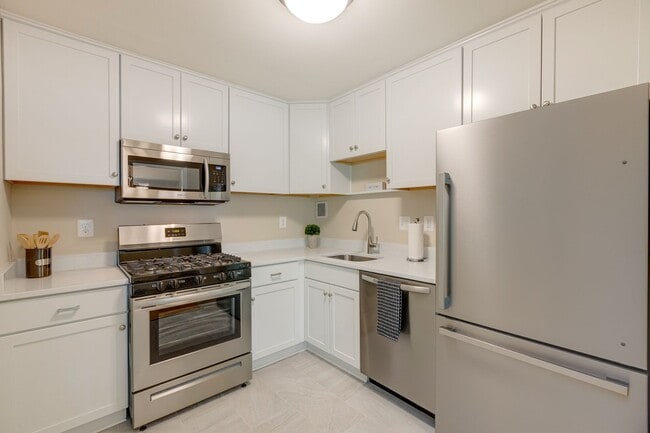 Building Photo - Lafayette Park Condominium | All Utilities Included | Pool, Tennis Court & Clubhouse