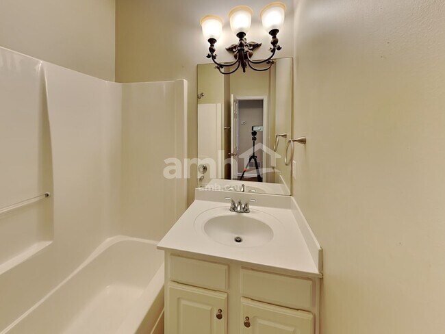 Building Photo - 521 Autumn Walk