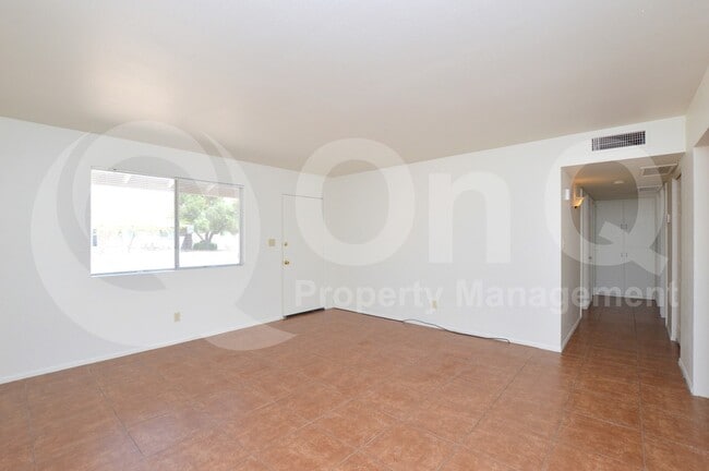 Building Photo - 713 E Campus Dr