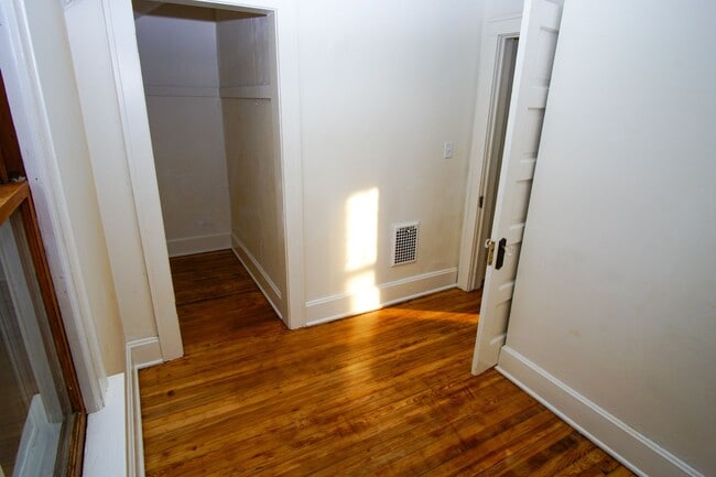 Building Photo - 3 Bedroom Spacious Kenosha Townhouse