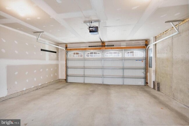 Building Photo - 5831 Pecking Stone St