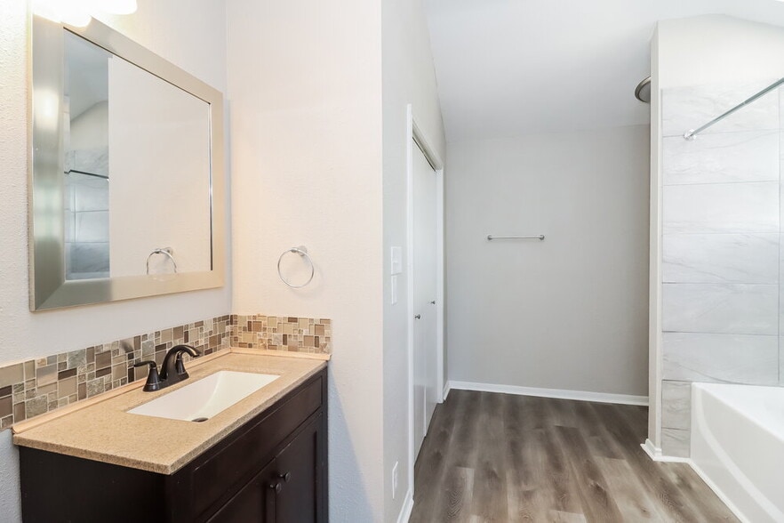 Building Photo - 6503 Rockland Dr