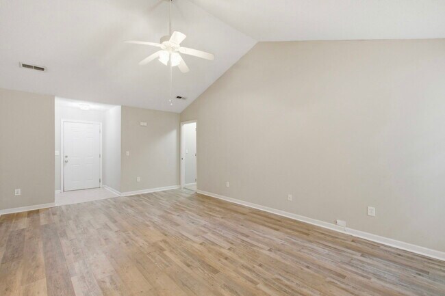 Building Photo - 1860 Piper Dr