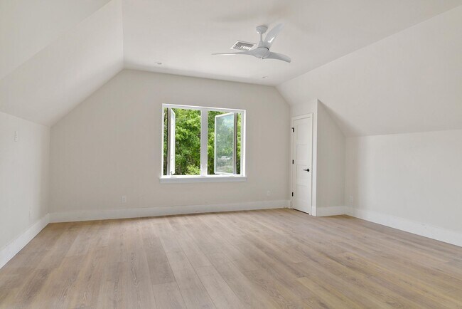 Building Photo - 3222 Holliday Ave