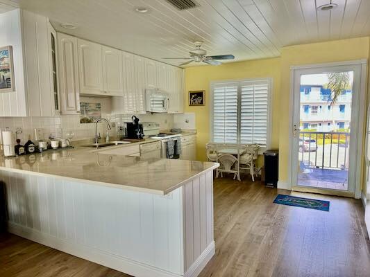 Building Photo - 1868 SW Palm City Rd