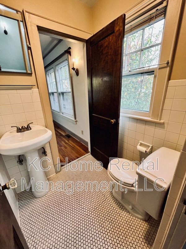 Building Photo - 3725 Locust St